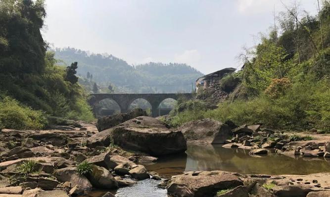 畅游恋夏鸣星妙景（全方位剖析夜空下的奇妙之旅，玩转以光与夜之恋的世界）